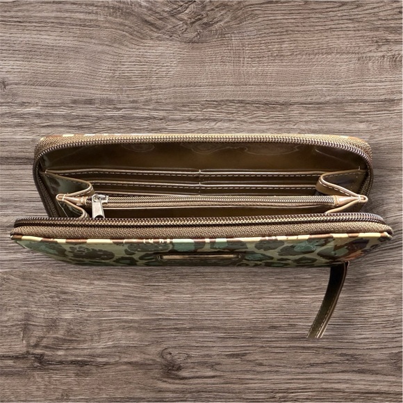 Hello Kitty Wallet - Picture 3 of 7